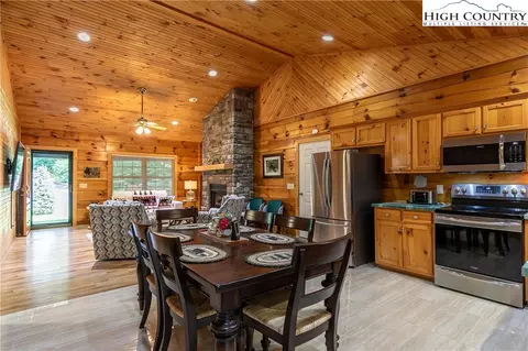 Dining - 2977 N Pine Run Rd, Boone, NC 28607 photo 2 of 3