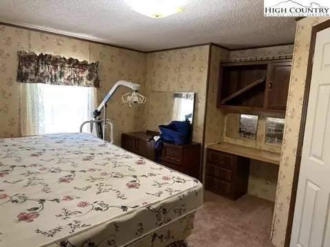 Bedroom - 32 Stoneacres Ln, Independence, VA 24348 photo 2 of 3
