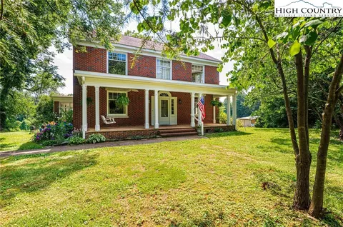 1230 SW Norwood St, Lenoir, NC 28645