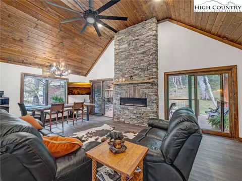 Living - 196 Cloud Spring Dr, Sugar Mountain, NC 28604 photo 2 of 4