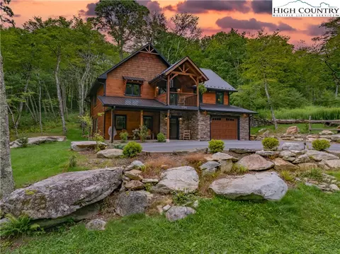 196 Cloud Spring Dr, Sugar Mountain, NC 28604