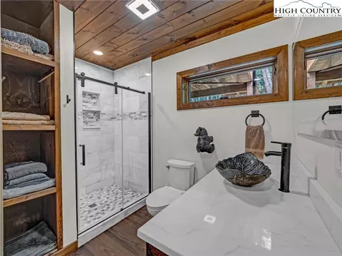 Bath - 196 Cloud Spring Dr, Sugar Mountain, NC 28604 photo 4 of 4