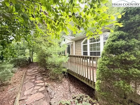 1269 Howell Rd, Lansing, NC 28643 photo 2