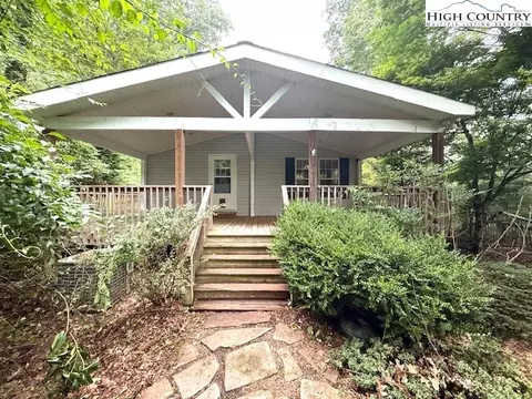 1269 Howell Rd, Lansing, NC 28643