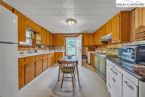 809 Roaring Fork Rd, Creston, NC 28615 photo 12