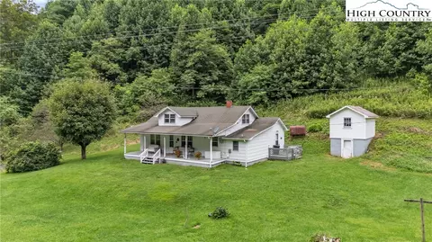809 Roaring Fork Rd, Creston, NC 28615