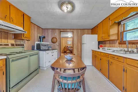 809 Roaring Fork Rd, Creston, NC 28615 photo 10