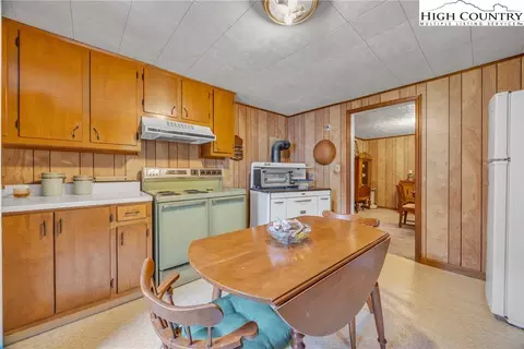 809 Roaring Fork Rd, Creston, NC 28615 photo 11