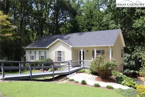 2832 Laurel Ln, Lenoir, NC 28645
