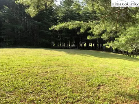830 Moon Ridge Rd, Crumpler, NC 28617 photo 2