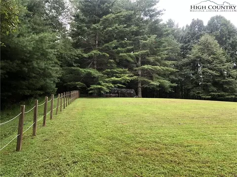 830 Moon Ridge Rd, Crumpler, NC 28617