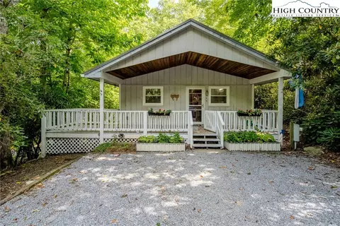 145 Teaberry Ln, Newland, NC 28657