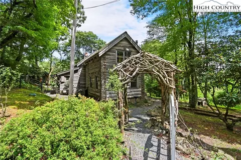 Exterior - 1040 Blackberry Rd, Boone, NC 28607 photo 2 of 7