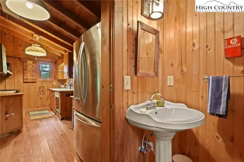 Bath - 1040 Blackberry Rd, Boone, NC 28607 photo 2 of 5
