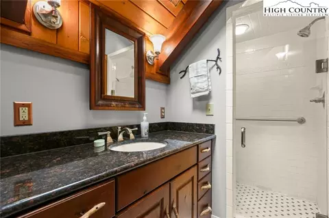 Bath - 1040 Blackberry Rd, Boone, NC 28607 photo 4 of 5