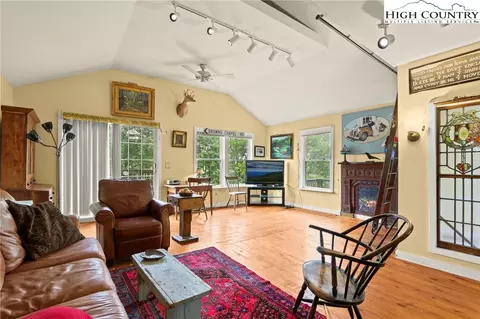 Living - 1040 Blackberry Rd, Boone, NC 28607 photo 7 of 9