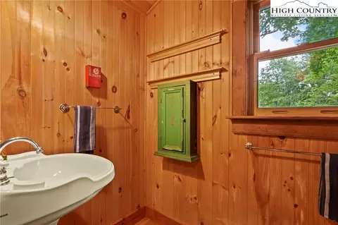 Bath - 1040 Blackberry Rd, Boone, NC 28607 photo 1 of 5