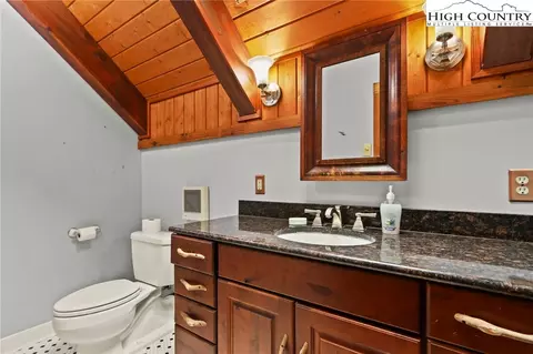 Bath - 1040 Blackberry Rd, Boone, NC 28607 photo 3 of 5