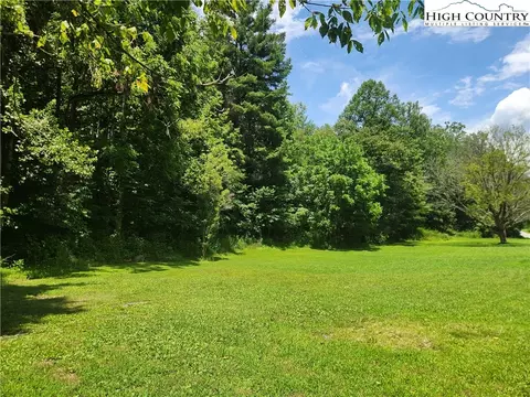 2003 Zacks Fork Rd, Lenoir, NC 28645