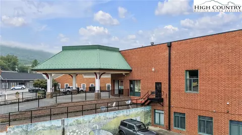 201 Jefferson Station Pl #201, West Jefferson, NC 28694