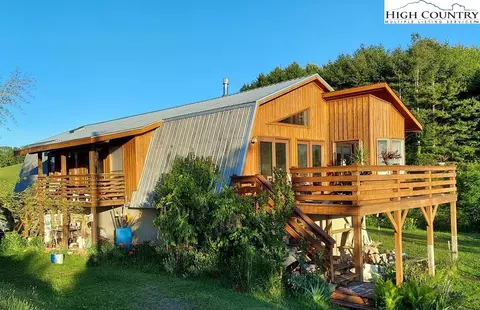 29 Wagon Wheel Rd, Elk Creek, VA 24326