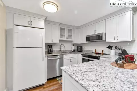 Kitchen - 101 Ladybug Ln #8A, Beech Mountain, NC 28604 photo 5 of 9