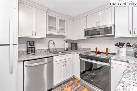 Kitchen - 101 Ladybug Ln #8A, Beech Mountain, NC 28604 photo 6 of 9
