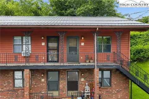1469 W King St #201, Boone, NC 28607