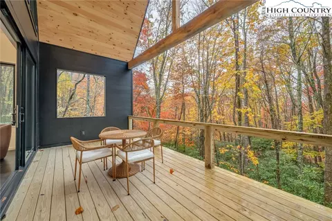 Exterior - 106 Jackpine Rd, Beech Mountain, NC 28604 photo 4 of 14
