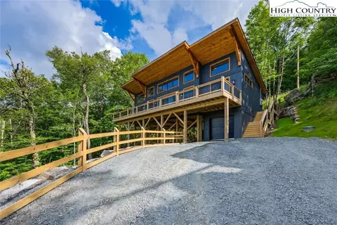 Exterior - 124 Holly Ln, Beech Mountain, NC 28604 photo 2 of 6