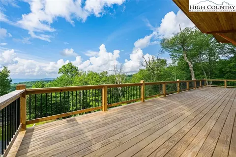Exterior - 124 Holly Ln, Beech Mountain, NC 28604 photo 3 of 6