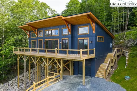 124 Holly Ln, Beech Mountain, NC 28604