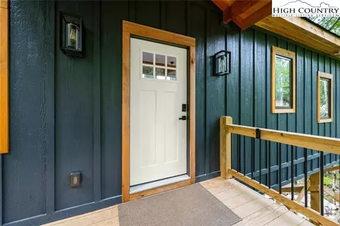 Exterior - 124 Holly Ln, Beech Mountain, NC 28604 photo 5 of 6