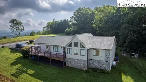 615 Valley Hill Dr, Galax, VA 24333