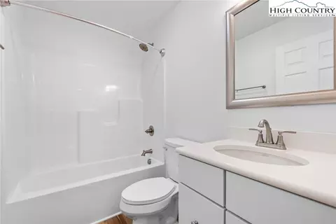 Bath - 208 Carson Ct #79, Boone, NC 28607 photo 2 of 3