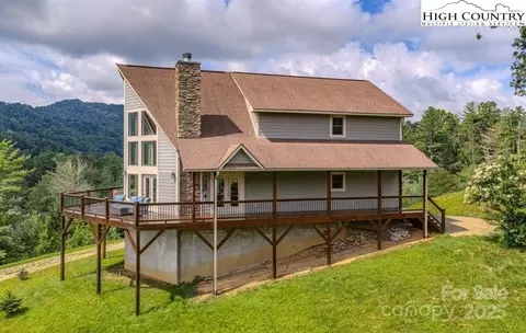 27 Country Beech Ln, Burnsville, NC 28714