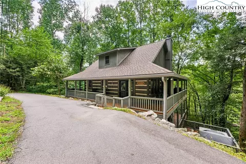 535 E Tweetsie Ln, Banner Elk, NC 28604