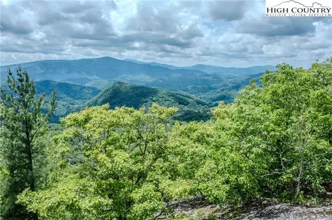 38 Smoke Rise Dr, Banner Elk, NC 28604