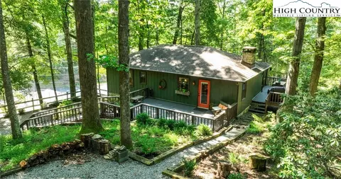 121 Sweetleaf Ln, Deep Gap, NC 28618 photo 2
