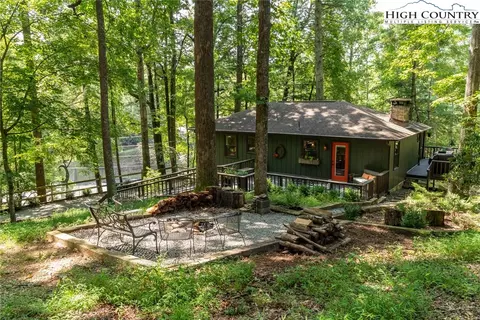 121 Sweetleaf Ln, Deep Gap, NC 28618 photo 4