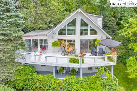 133 Wild Apple Dr, Blowing Rock, NC 28605