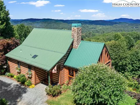 401 Turkey Knob Ln, Elk Park, NC 28622