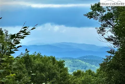 11 Fox Crest Rd, Beech Mountain, NC 28604