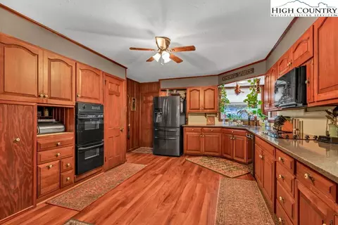 Kitchen - 675 Tracy Cir, Boone, NC 28607 photo 2 of 3