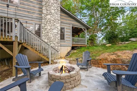 Exterior - 207 Lake Rd, Beech Mountain, NC 28604 photo 7 of 11