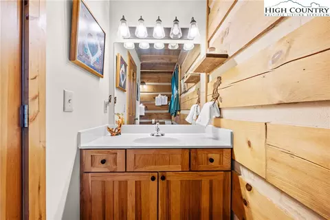 Bath - 207 Lake Rd, Beech Mountain, NC 28604 photo 1 of 4