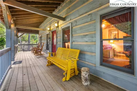 Exterior - 207 Lake Rd, Beech Mountain, NC 28604 photo 4 of 11