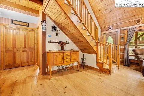 Entry Way - 207 Lake Rd, Beech Mountain, NC 28604 photo 1 of 2