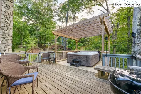 Exterior - 207 Lake Rd, Beech Mountain, NC 28604 photo 11 of 11