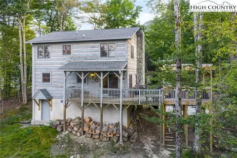 Exterior - 207 Lake Rd, Beech Mountain, NC 28604 photo 9 of 11
